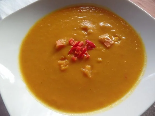 Kürbissuppe mit Mango und Chili - Rezept