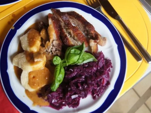 Knusperente mit Gourmet-Rotkohl à la Papa, tschechischen Knödel nach Ivanka - Rezept - Bild Nr. 9