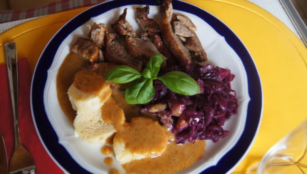 Bilder für Knusperente mit Gourmet-Rotkohl à la Papa, tschechischen Knödel nach Ivanka - Rezept