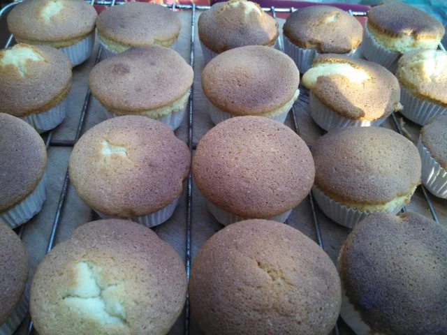 Rezept: Vanille Cupcakes / Buttercreme Bild Nr. 5 Vanille Cupcakes / Buttercreme - Rezept - Bild Nr. 5