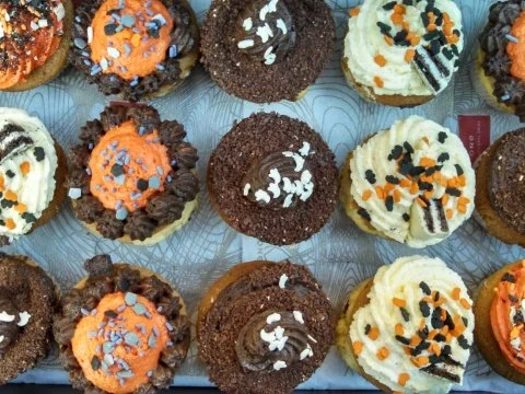 Rezept: Vanille Cupcakes / Buttercreme Vanille Cupcakes / Buttercreme - Rezept