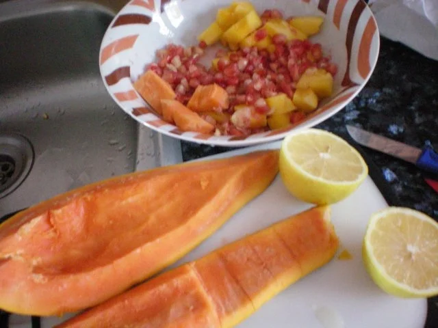 Rezept: Obstsalat "Tropical" Bild Nr. 4 Obstsalat "Tropical" - Rezept - Bild Nr. 4