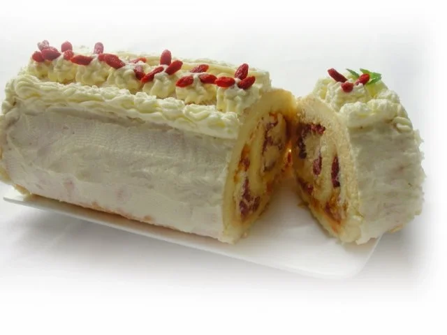 Bisquitrolle mit Goji-Beeren und Sahne - Rezept - Bild Nr. 2