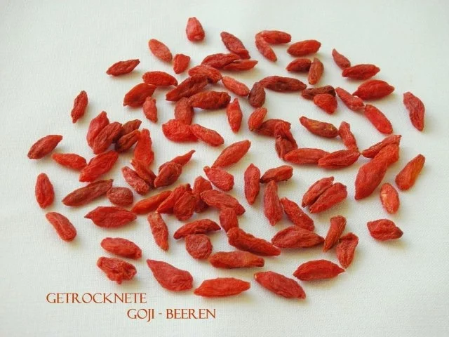 Bisquitrolle mit Goji-Beeren und Sahne - Rezept - Bild Nr. 4