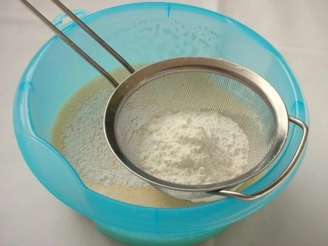 Bisquitrolle mit Goji-Beeren und Sahne - Rezept - Bild Nr. 9