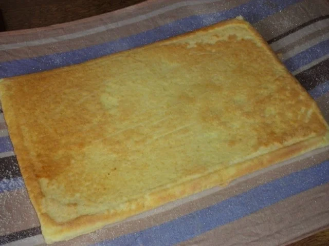 Bisquitrolle mit Goji-Beeren und Sahne - Rezept - Bild Nr. 11