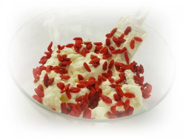 Bisquitrolle mit Goji-Beeren und Sahne - Rezept - Bild Nr. 16