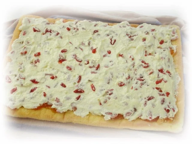 Bisquitrolle mit Goji-Beeren und Sahne - Rezept - Bild Nr. 17