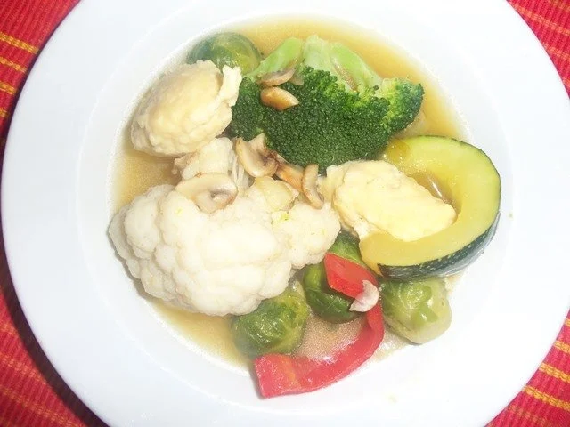 Käseschwemmklößchen in Gemüseeintopf - Rezept