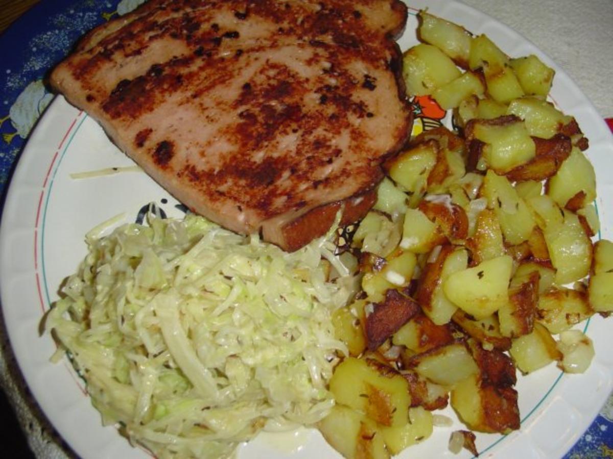 Bilder für Leberkäs mit Kraut und Bratkartoffeln - Rezept