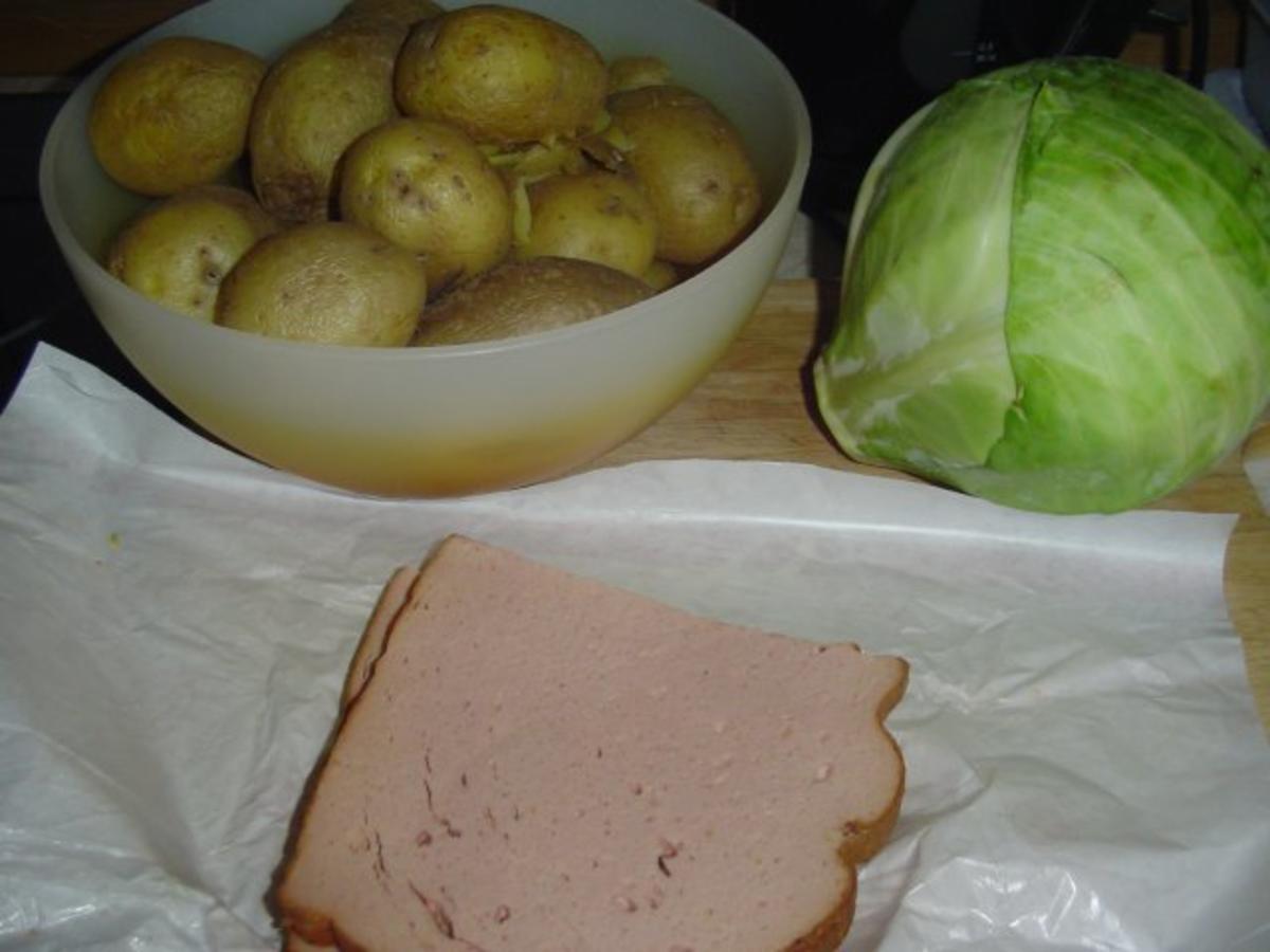 Leberkäs mit Kraut und Bratkartoffeln - Rezept - Bild Nr. 2