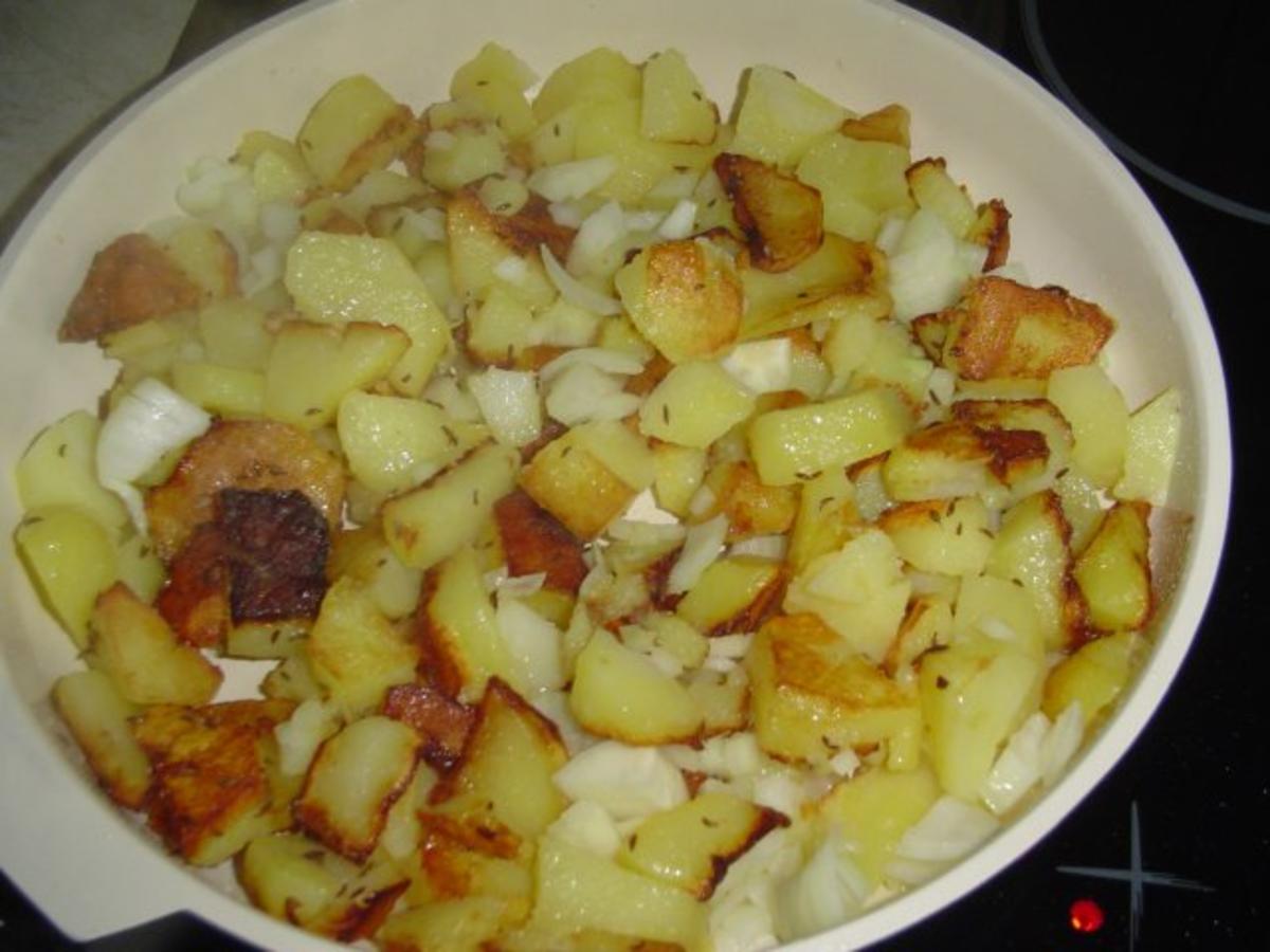Leberkäs mit Kraut und Bratkartoffeln - Rezept - Bild Nr. 3