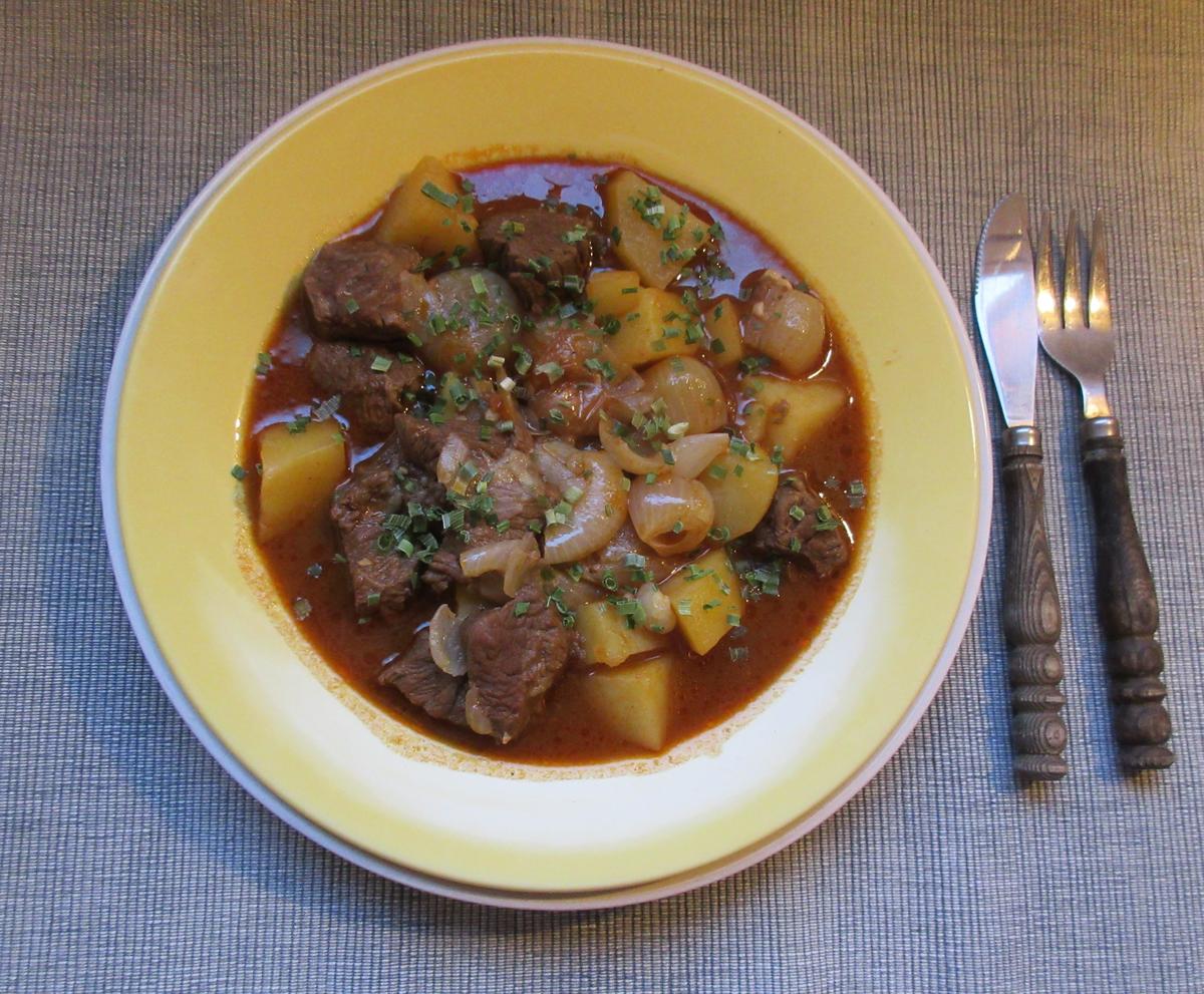 Stifado - griechischer Eintopf - Rezept - kochbar.de