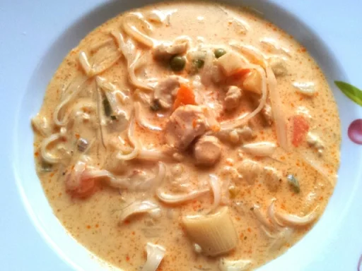 Kokossuppe mit Huhn und Glasnudeln - Rezept