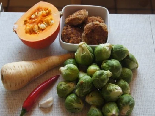 Kürbisbuletten mit Kürbispüree und Rosenkohl - Rezept - Bild Nr. 2