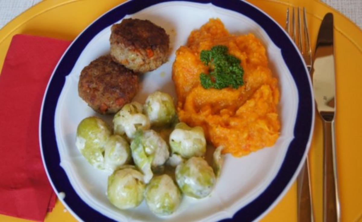 Kürbisbuletten mit Kürbispüree und Rosenkohl - Rezept - kochbar.de