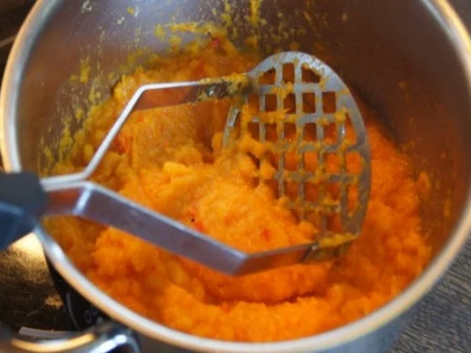 Kürbisbuletten mit Kürbispüree und Rosenkohl - Rezept - Bild Nr. 6