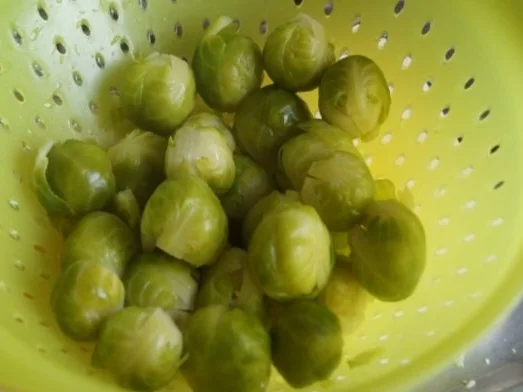 Kürbisbuletten mit Kürbispüree und Rosenkohl - Rezept - Bild Nr. 7