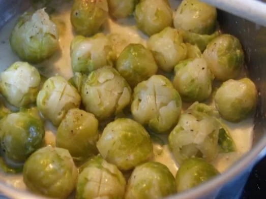 Kürbisbuletten mit Kürbispüree und Rosenkohl - Rezept - Bild Nr. 9