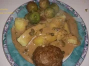 Fleisch: Frikadellen gefüllt mit Rosenkohl und Edamer, an einer Weißwein - Kapernsoße - Rezept