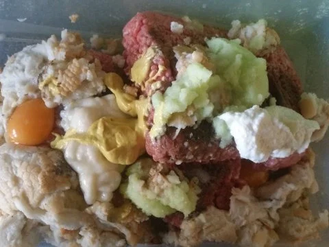 Fleisch: Frikadellen gefüllt mit Rosenkohl und Edamer, an einer Weißwein - Kapernsoße - Rezept - Bild Nr. 4