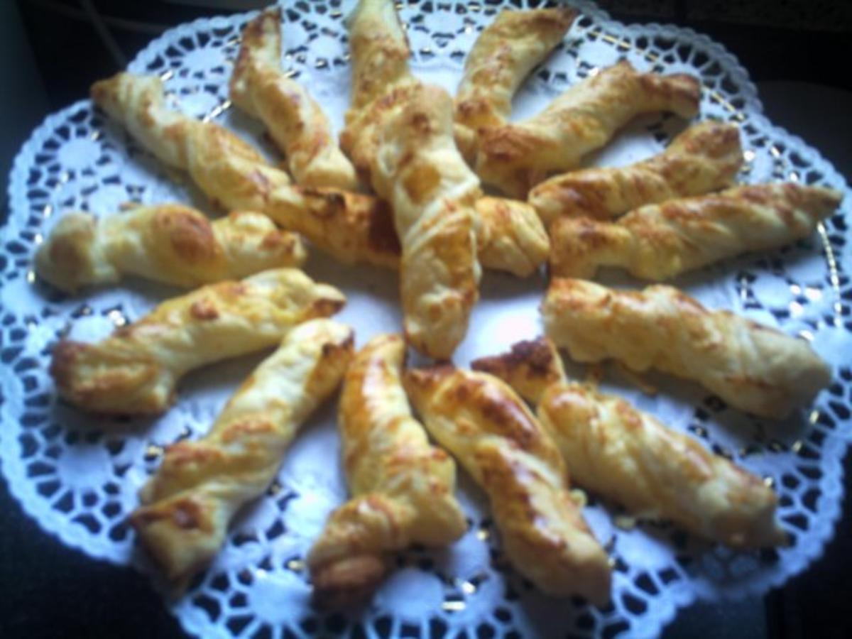 Käse Gebäck aus Blätterteig - schnell &amp; einfach - 463 kcal/100g