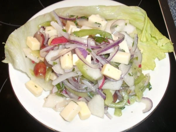 Rezept: Herbstlicher Käsesalat Bild Nr. 2 Herbstlicher Käsesalat - Rezept - Bild Nr. 2