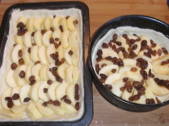 Rezept: Mini - Apfelkuchen mit Rahmguss im Doppelpack Bild Nr. 3 Mini - Apfelkuchen mit Rahmguss im Doppelpack - Rezept - Bild Nr. 3