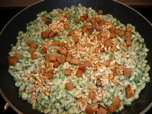 Spinat - Spätzle mit Mirabellenkompott. - Rezept