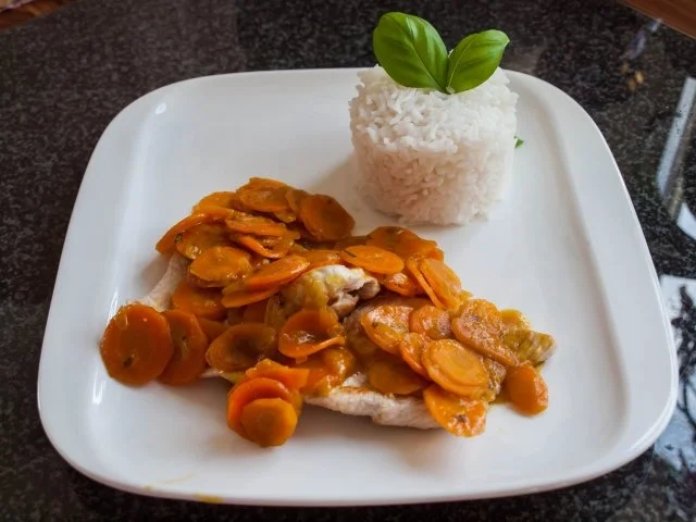 Putenschnitzel mit Vitamin A-Soße und Basmatireis - Rezept