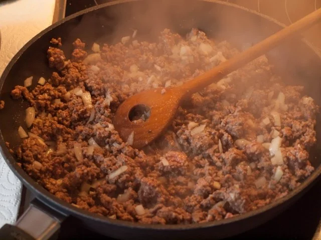 Röstiecken unter Hack-Olivendecke - Rezept - Bild Nr. 4