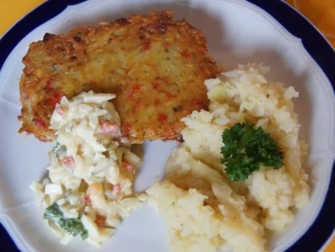 Rezept: Minutensteaks mit Kartoffelpufferpanade, Selleriepüree und Tatarska omacka Minutensteaks mit Kartoffelpufferpanade, Selleriepüree und Tatarska omacka - Rezept