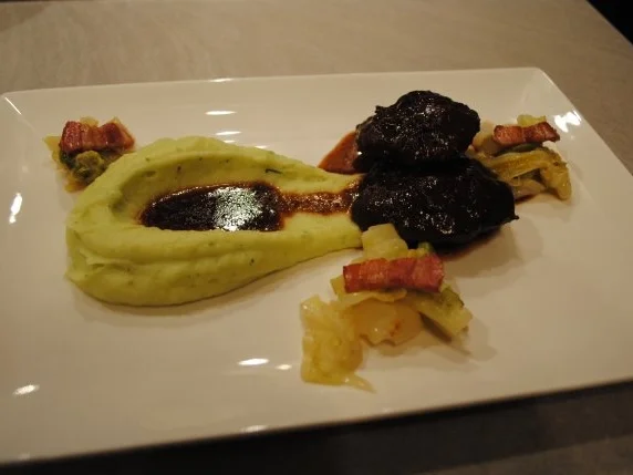 Bäckchen vom Iberico/Bärlauchpürree/karamellisierter Spitzkohl - Rezept - Bild Nr. 2