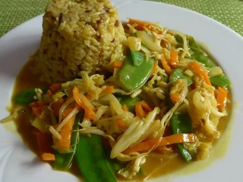 Wok - Gemüse an Naturreis mit Kurkuma - Rezept
