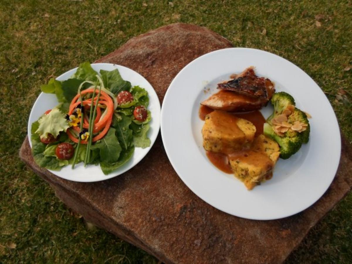 Bilder für Warzenschweinkeule im Feigenmantel mit Semmelknödel & lieblicher Kalahari Trüffelsoße - Rezept