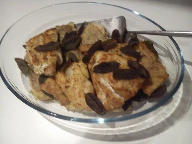 Fischfilet mit frittierten Salbeiblättern - Rezept