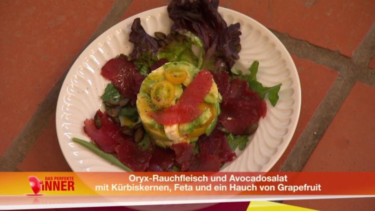 Bilder für Oryx-Rauchfleisch und Avocadosalat mit gerösteten Kürbiskernen, Feta und Grapefruit - Rezept