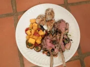 Gegrilltes Lammkarree, Gemüsetrio aus Butternut, Tomaten, Auberginen, Miliepap-Bällchen - Rezept