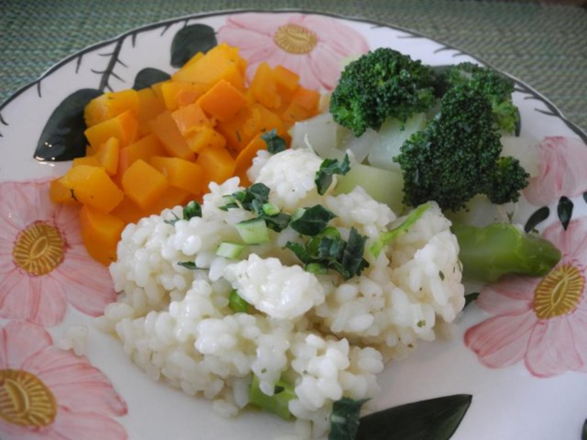 Reis mit gewürfeltem Kürbis, dazu Kohlrabi und Broccoli - Rezept - Bild Nr. 2