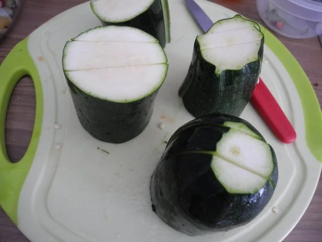 Gemüse - Quartett in Aubergine gewickelt an Tomatensugo - Rezept - Bild Nr. 5