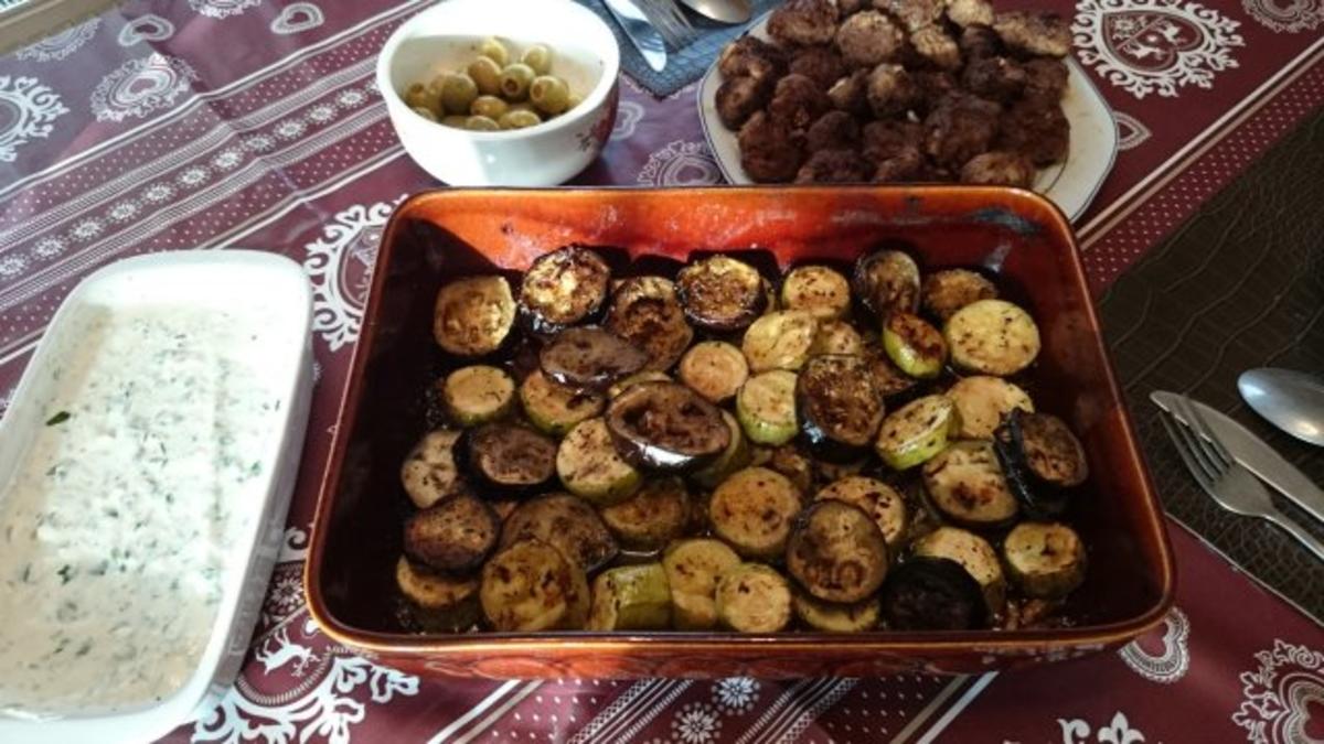 backofenauberginen-zucchini mit knobicreme und lammhackbällchen - Rezept - Bild Nr. 2