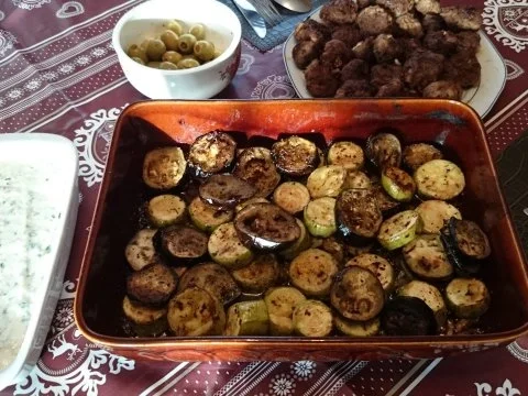 backofenauberginen-zucchini mit knobicreme und lammhackbällchen - Rezept - Bild Nr. 2
