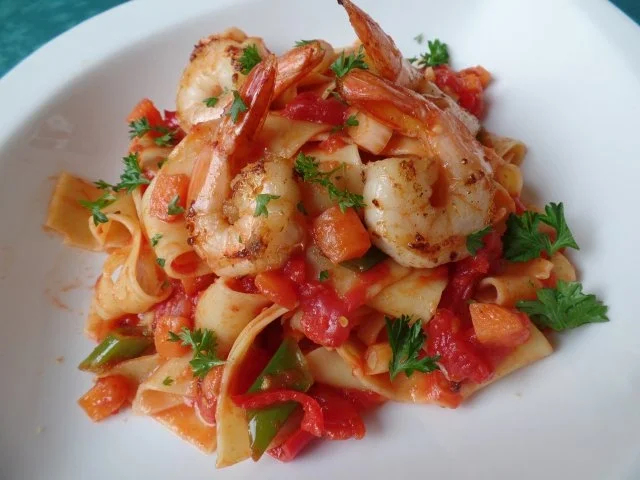 Rezept: Tomaten-Pasta mit Garnelen Tomaten-Pasta mit Garnelen - Rezept