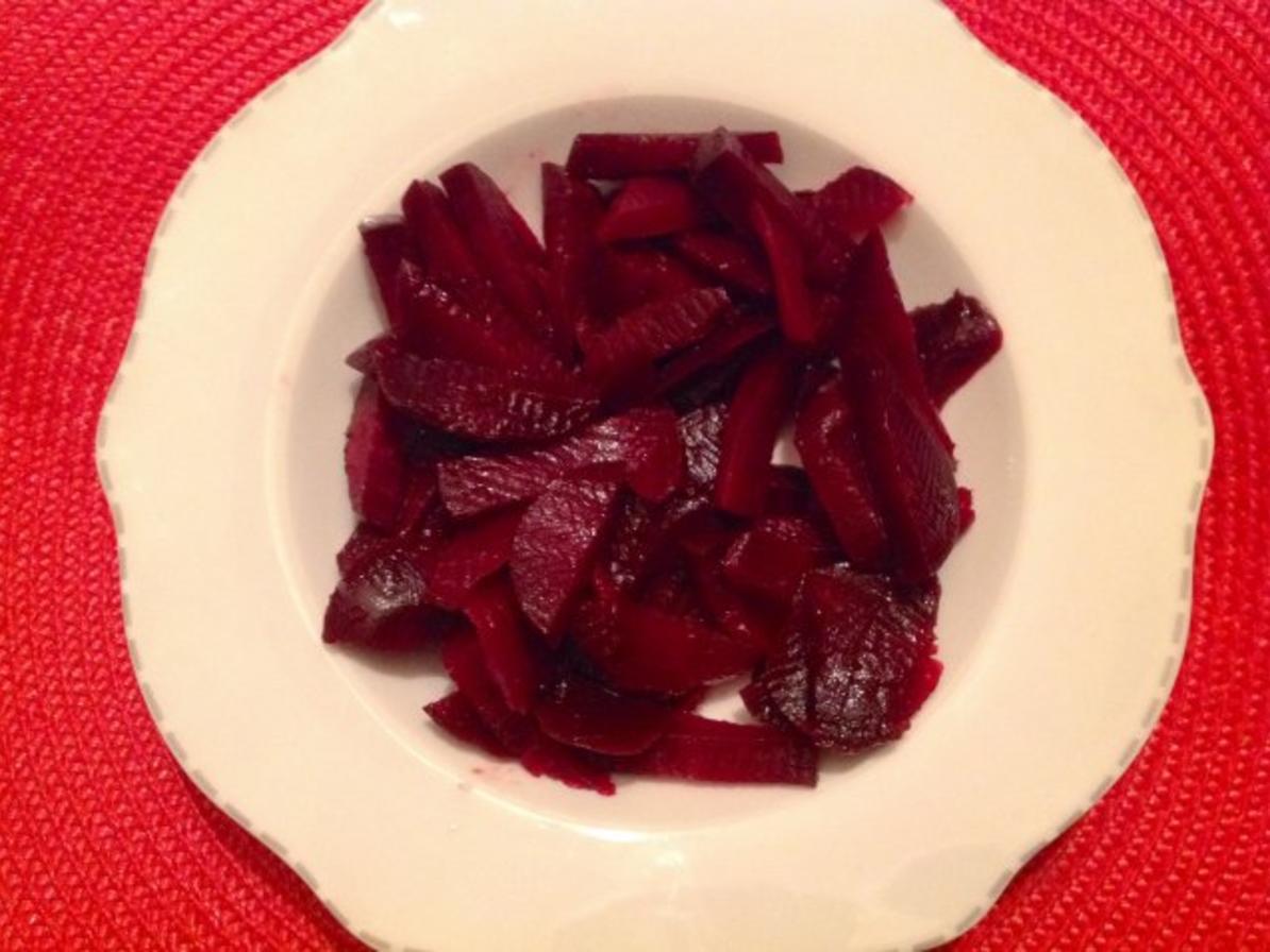 Rote Bete Apfel Salat mit Käse und Erdmandel Himbeer Dressing - schnell ...