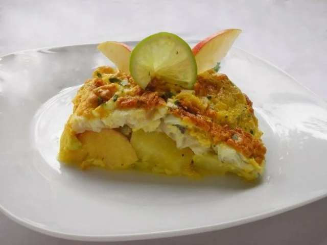 Fischfilet im Apfel-Kartoffelbett mit Curryhaube - Rezept