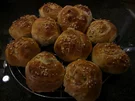 Süße Hefebrötchen mit Nüssen und Sultaninen... - Rezept