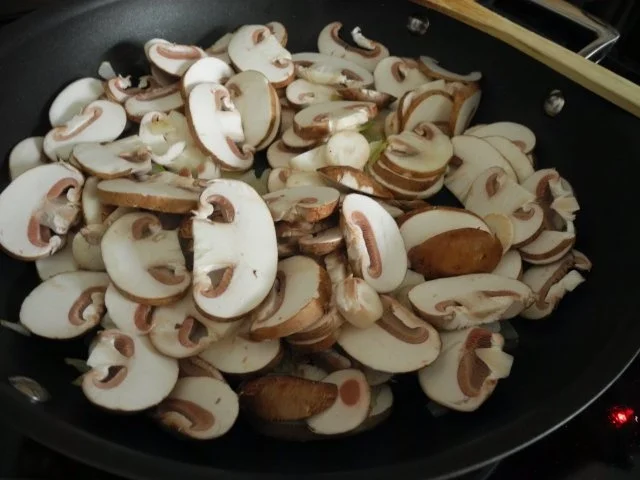 Kokos - Spinat mit Champignongs dazu Petersilien - Buchweizen - Rezept - Bild Nr. 4