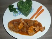 Grünkohl - Kartoffelstampf mit Gulasch und Karotten ! - Rezept