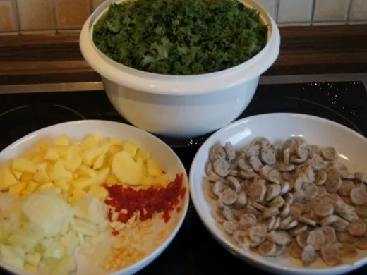 Rezept: Grünkohleintopf mit Nürnberger Rostbratwürstchen Bild Nr. 5 Grünkohleintopf mit Nürnberger Rostbratwürstchen - Rezept - Bild Nr. 5