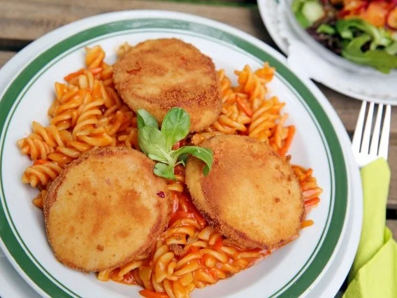 Rezept: Jägerschnitzel mit Spirelli Nudeln und Tomaten Sauce Jägerschnitzel mit Spirelli Nudeln und Tomaten Sauce - Rezept